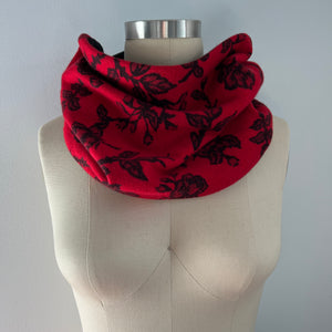 'Roses Are Red' Cashmere Cowl